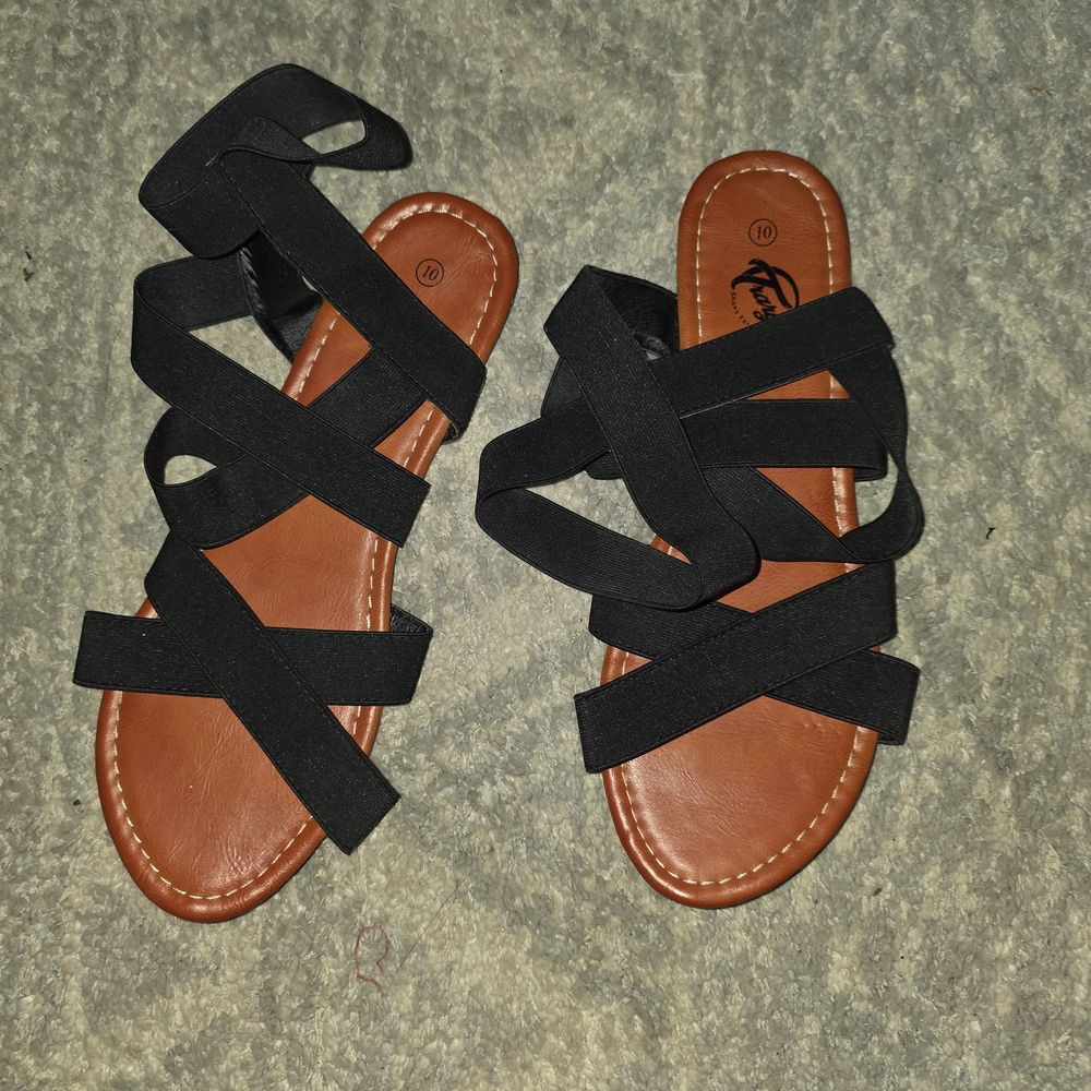 Trary Black and Brown Strappy Sandals